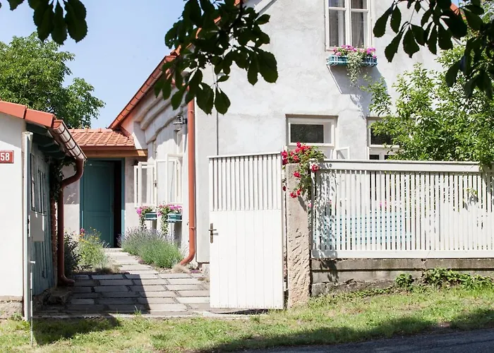 Domecek Na Kvetinovem Statku